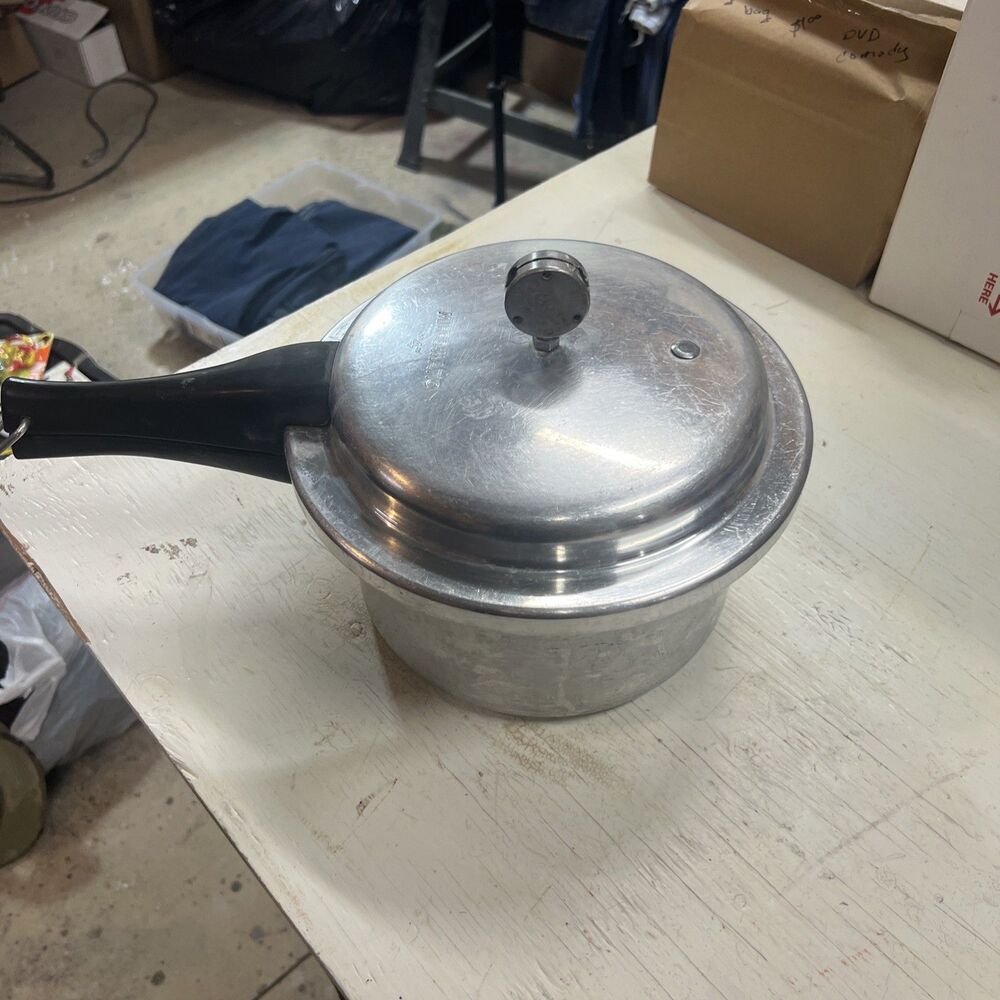 Mirro Matic 4 Quart Pressure Cooker Aluminum 394M Made in USA Vintage